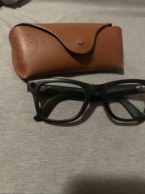 Ray-Ban Black Wayfarer Glasses with Brown Case